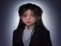 问鼎app创业者使用场景——男性创业者在简约工作室内用平板查看问鼎app业务数据分析报告，表情自信从容，背景为白板与便利贴